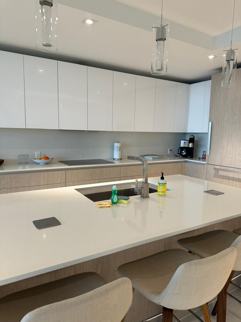 Detailed kitchen deep cleaning for homes in West Horizon FL.