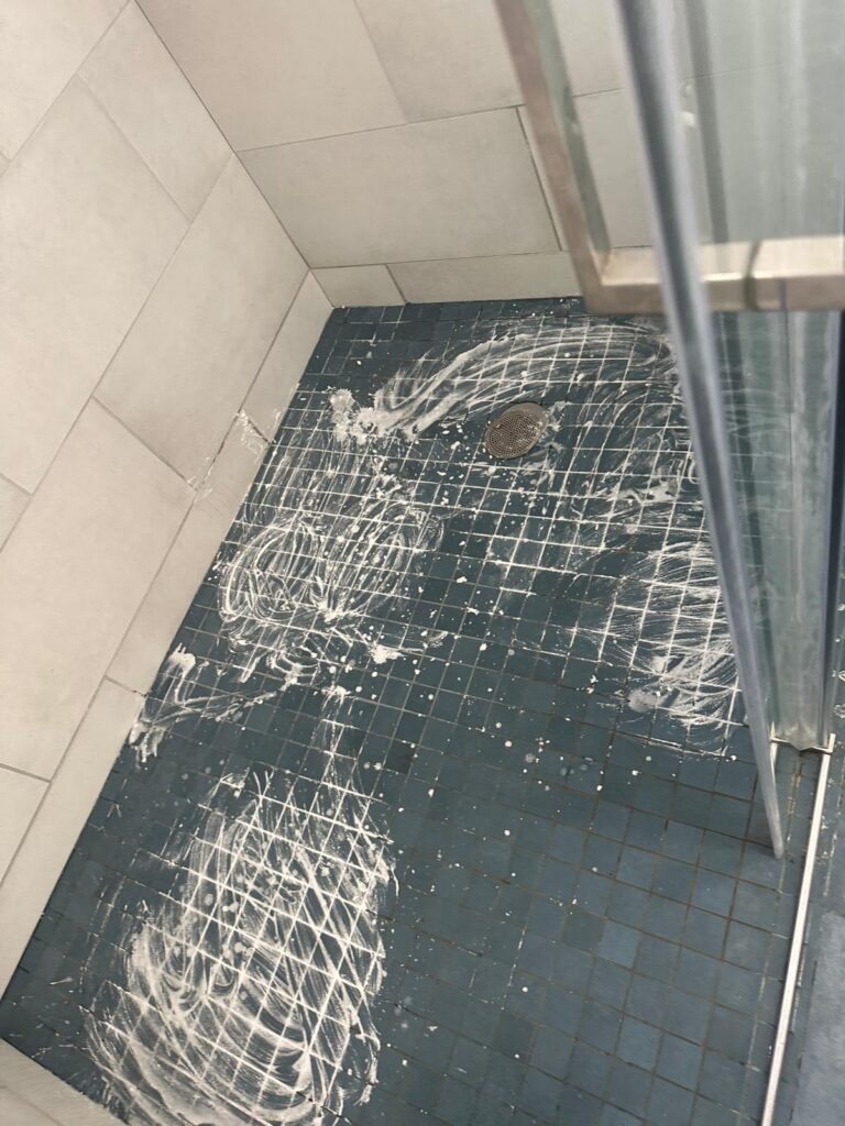 Velura Clean move‑out cleaning team preparing a vacant home in Clermont, FL – spotless kitchen, sanitized bathroom, clean floors for full deposit return